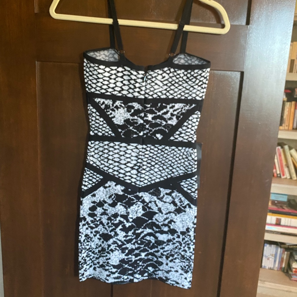 *NWT* BEBE Snakeskin BodyCon dress - Picture 3 of 6